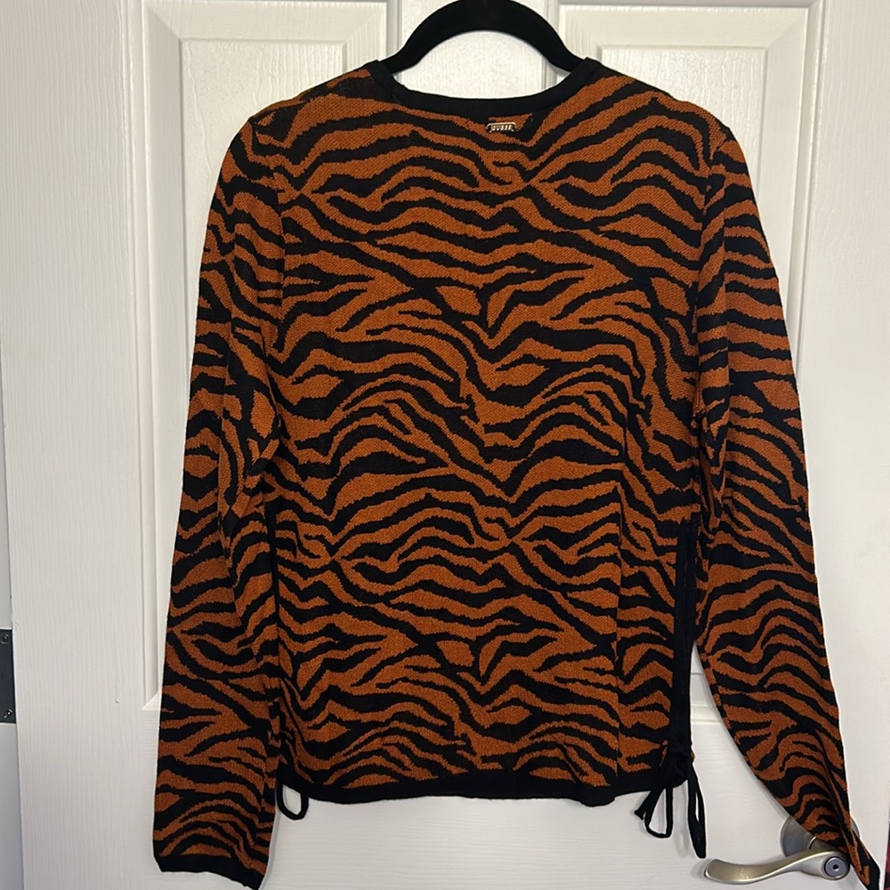Guess 50% rayon/acrylic orange tiger striped sweater - Picture 2 of 5